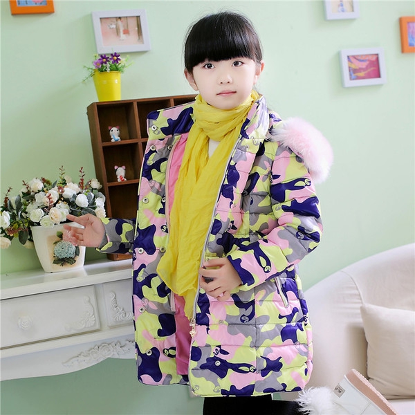 Детски зимни камуфлажни якета за момичета в четири цвята с голяма пухена качулка.