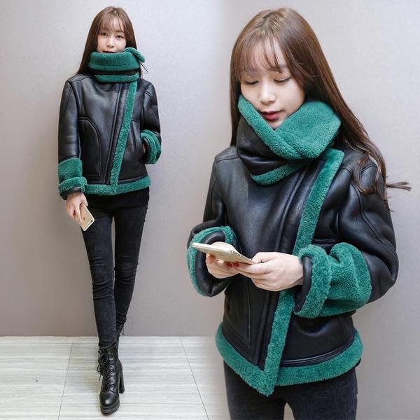 Дамско късо зимно яке от изкуствена кожа и топла подплата 