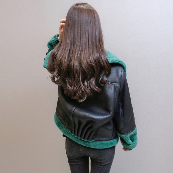 Дамско късо зимно яке от изкуствена кожа и топла подплата 