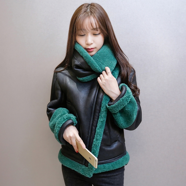 Дамско късо зимно яке от изкуствена кожа и топла подплата 