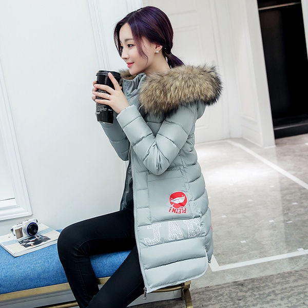 μακρύ χειμώνα σακάκι των γυναικών με κουκούλα κάτω για να φιλήσει απλικέ