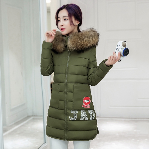 μακρύ χειμώνα σακάκι των γυναικών με κουκούλα κάτω για να φιλήσει απλικέ