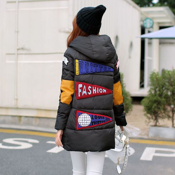 Γυναικεία μπουφάν σε λευκό, μαύρο, κόκκινο, πράσινο.