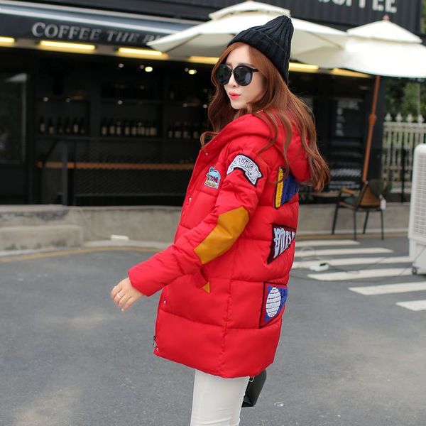 Γυναικεία μπουφάν σε λευκό, μαύρο, κόκκινο, πράσινο.