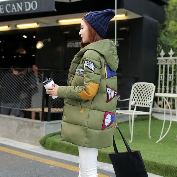 Γυναικεία μπουφάν σε λευκό, μαύρο, κόκκινο, πράσινο.