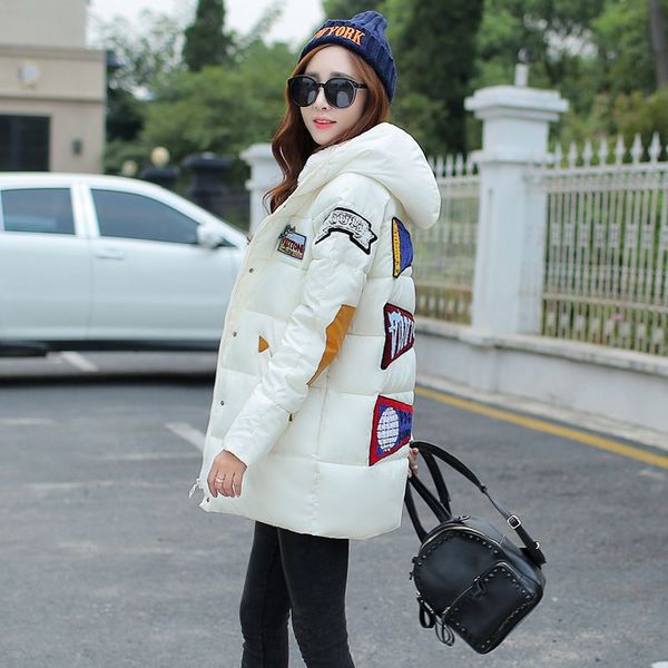 Γυναικεία μπουφάν σε λευκό, μαύρο, κόκκινο, πράσινο.