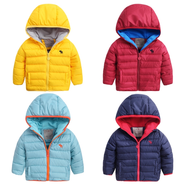 Дебели детски зимни якета с качулка  за момчета в шест цвята.
