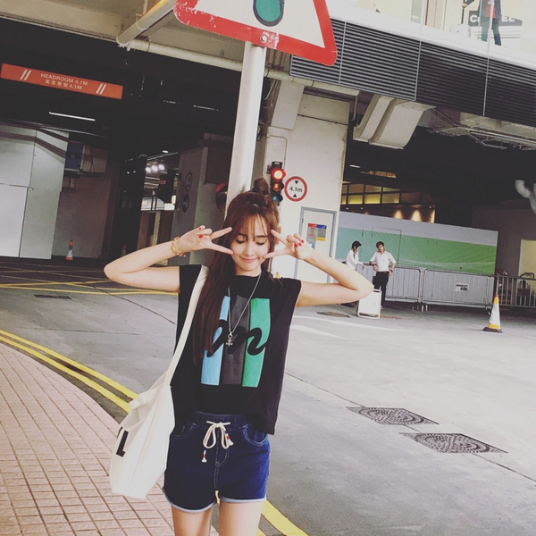 Модерни дамски потници с различни цветове и мотиви. 