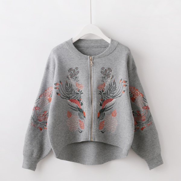 Вълнена жилетка с флорални мотиви