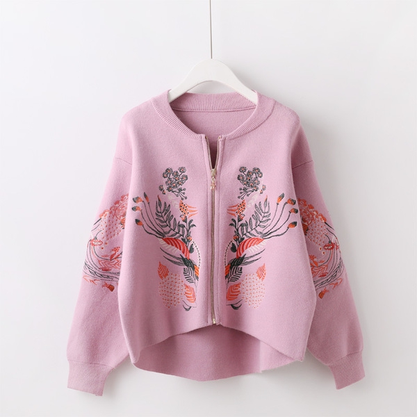 Вълнена жилетка с флорални мотиви