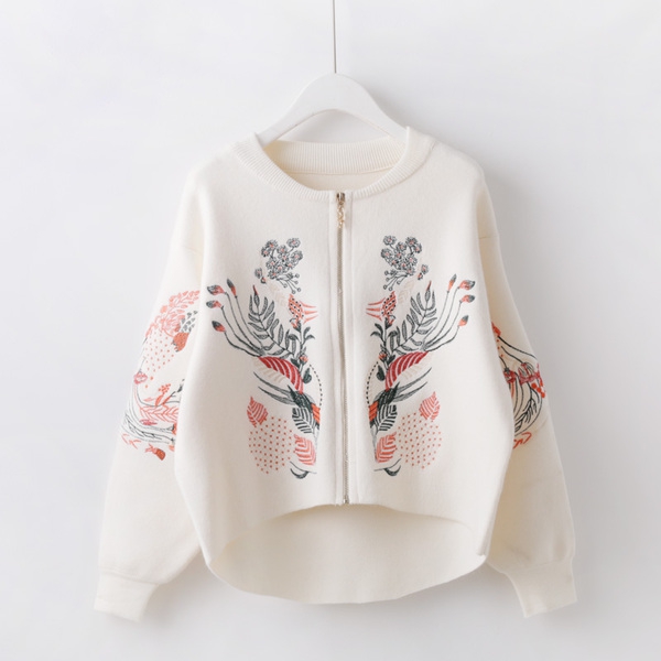 Вълнена жилетка с флорални мотиви