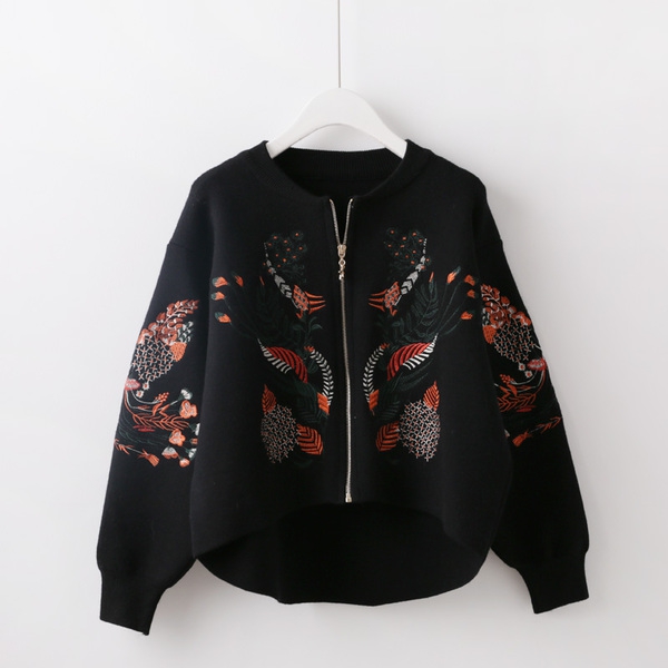 Вълнена жилетка с флорални мотиви