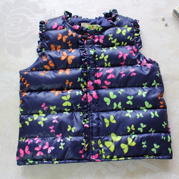 Παιδικά γιλέκα για κορίτσια δύο μοντέλα με μοτίβα και πεταλούδες.