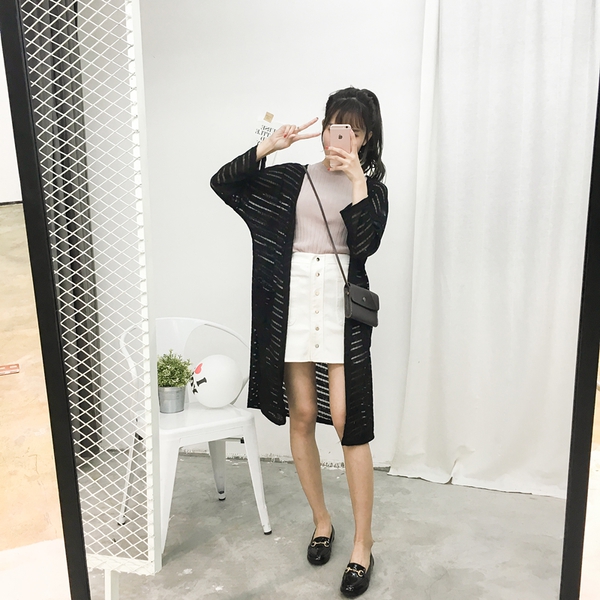 Λεπτή   ημιδιαφανή  ζακέτα.