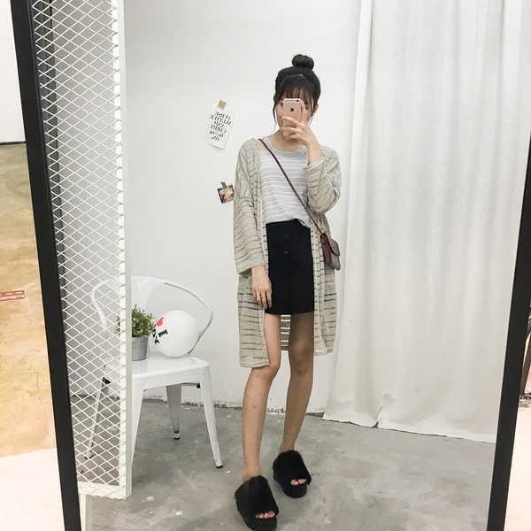 Λεπτή   ημιδιαφανή  ζακέτα.