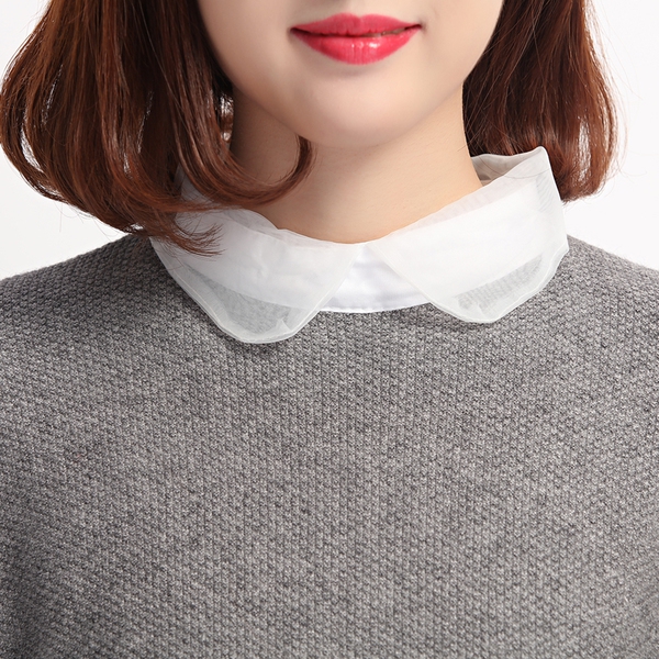 Есенни пуловери с дантелена бяла яка .