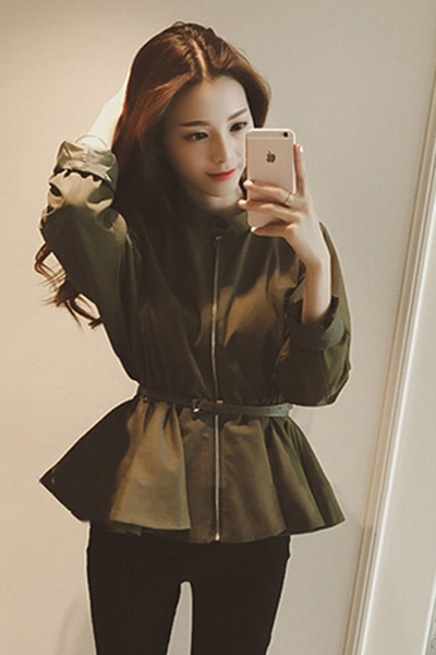 Есенно яке с коланче - широко в долната част.