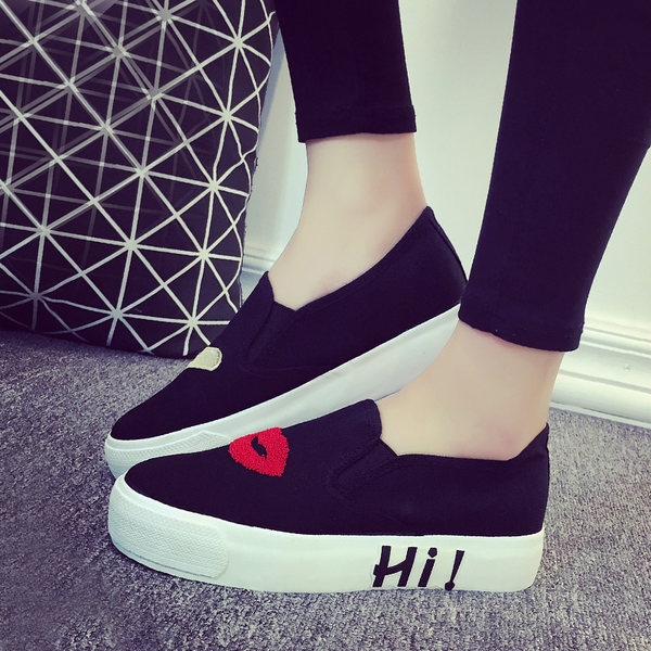 Мокасини Hi! в бяло и черно с целувка и червило