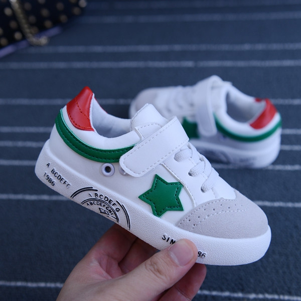 Παιδικά πάνινα παπούτσια για κορίτσια και αγόρια.