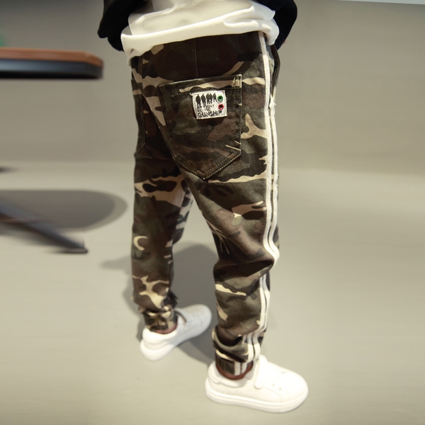 Детски ежедневни камуфлажени панталони за момчета. 