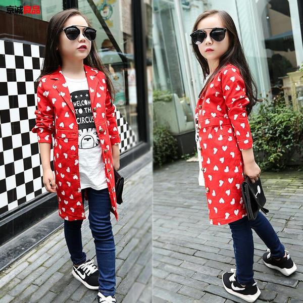 Παιδικό παλτό με καρδιές για τα κορίτσια.