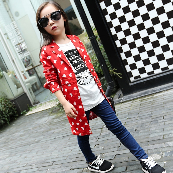 Παιδικό παλτό με καρδιές για τα κορίτσια.