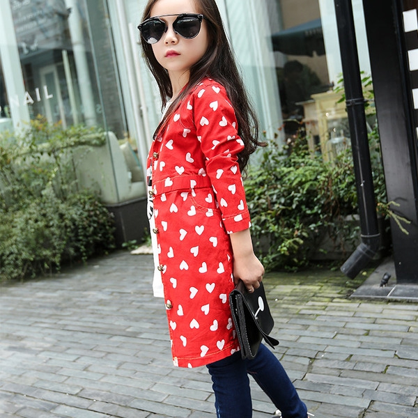 Παιδικό παλτό με καρδιές για τα κορίτσια.