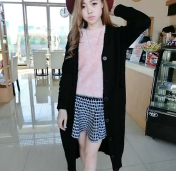 Дълга широка жилетка с дълги ръкави в три цвята.