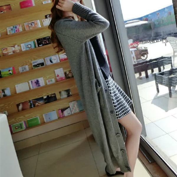 Дълга широка жилетка с дълги ръкави в три цвята.