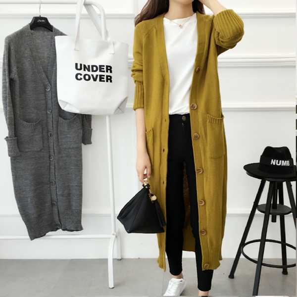 Дълга широка жилетка с дълги ръкави в три цвята.