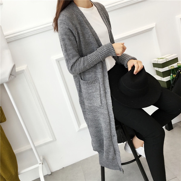 Дълга широка жилетка с дълги ръкави в три цвята.