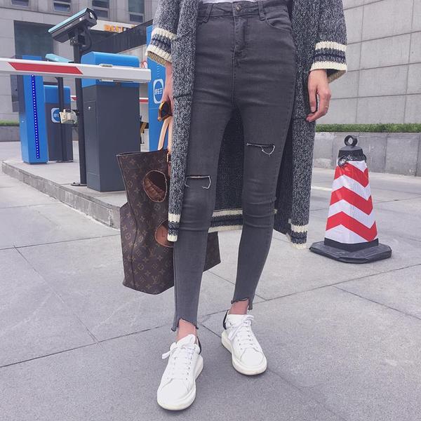 Тънки еластични дънки в сив цвят - Слим