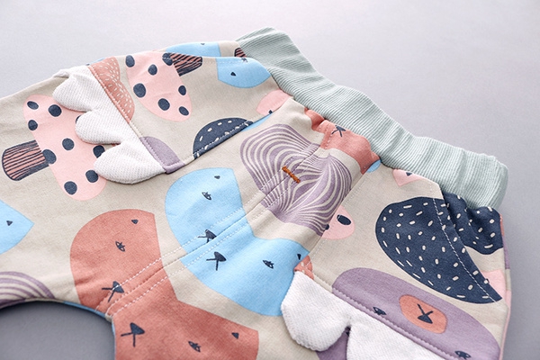 Детски комплекти в свежи етно мотиви в два цвята.