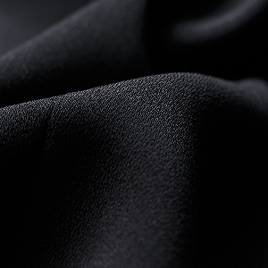 Вталено женско сако в черно с 3/4 ръкави.