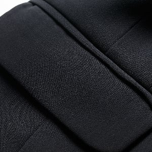 Вталено женско сако в черно с 3/4 ръкави.
