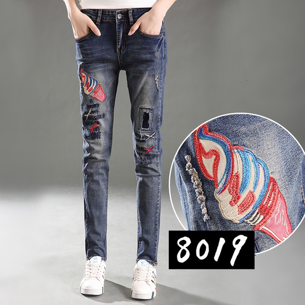 Есенни женски дънки в различни мотиви.