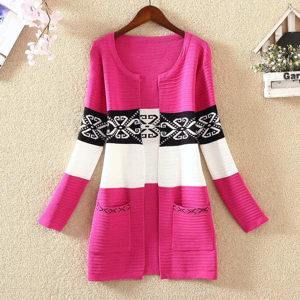 Γυναικεία  ζακέτα σε τέσσερις χρωματικούς συνδυασμούς.