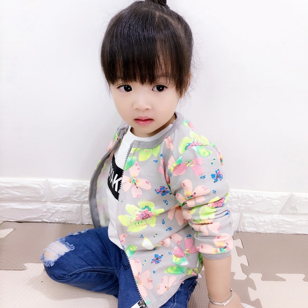 Пролетни якета за момичета в зелено и сиво с цветя.