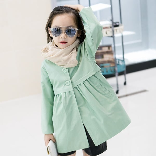 Παιδικά παλτά για κορίτσια σε διαφορετικά χρώματα.