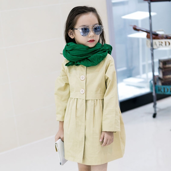 Παιδικά παλτά για κορίτσια σε διαφορετικά χρώματα.