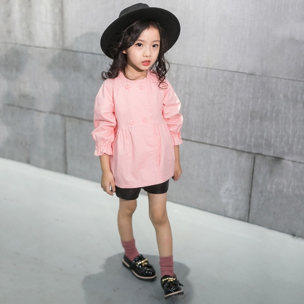 Παιδικά παλτά για κορίτσια σε διαφορετικά χρώματα.