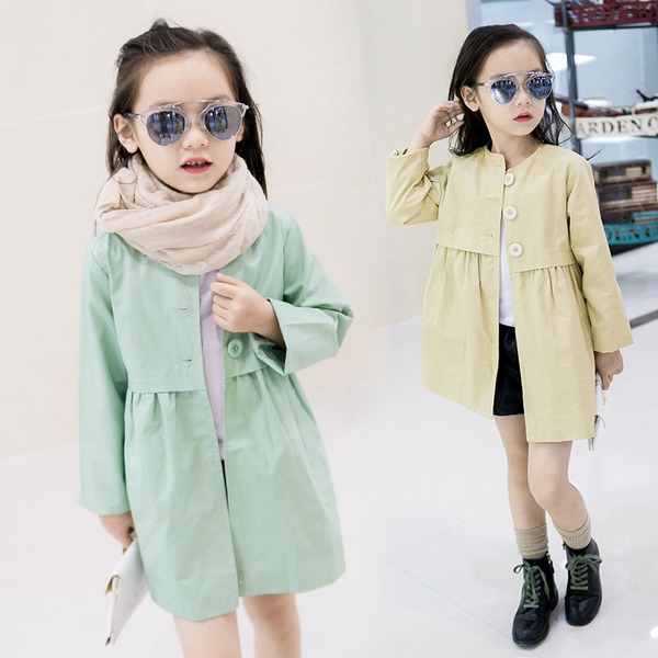 Παιδικά παλτά για κορίτσια σε διαφορετικά χρώματα.