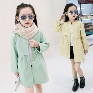 Детски палта за момичета в различни цветове.