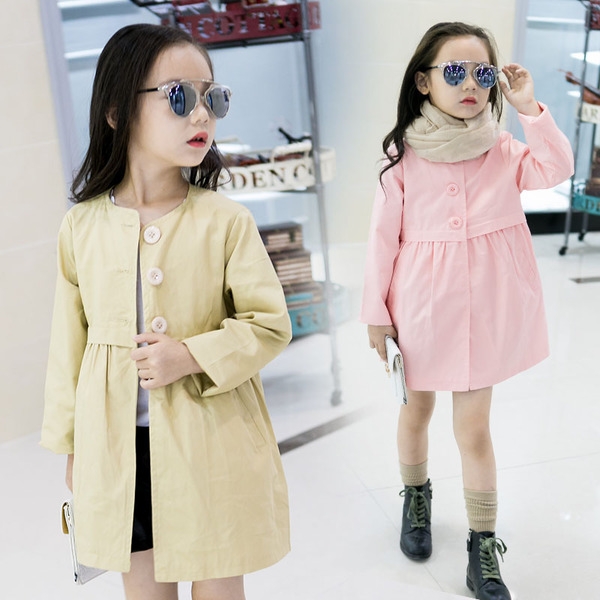 Παιδικά παλτά για κορίτσια σε διαφορετικά χρώματα.