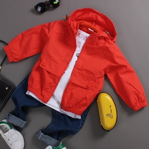 Тънко яке за деца в червен цвят и цвят мента с качулка