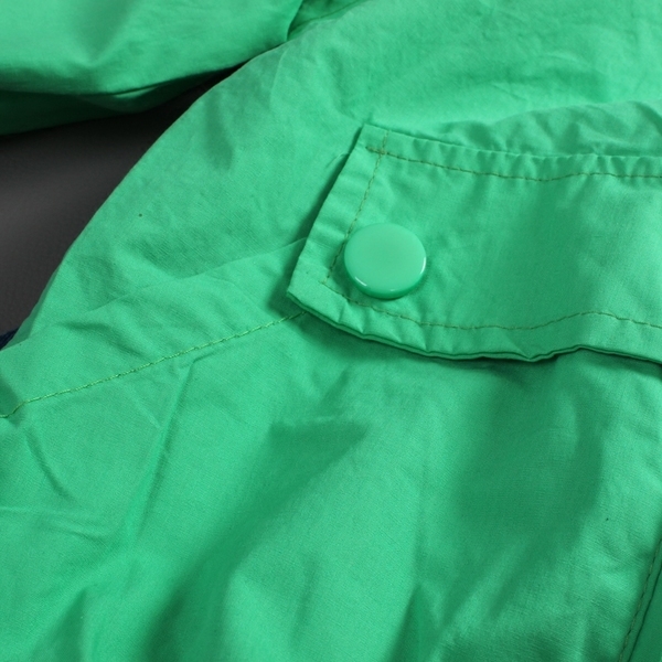 Тънко яке за деца в червен цвят и цвят мента с качулка