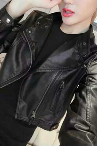 μπουφάν κομψό σύντομο γυναικών από τεχνητό δέρμα σε κλασικό μαύρο