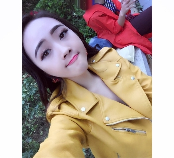 Женско кожено яке от изкуствена кожа в няколко цвята - червено, жълто и черно - Слим. 