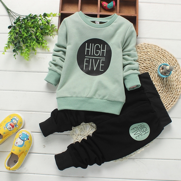 Спортен детски екип от две части блуза и панталон за момичета в два цвята.