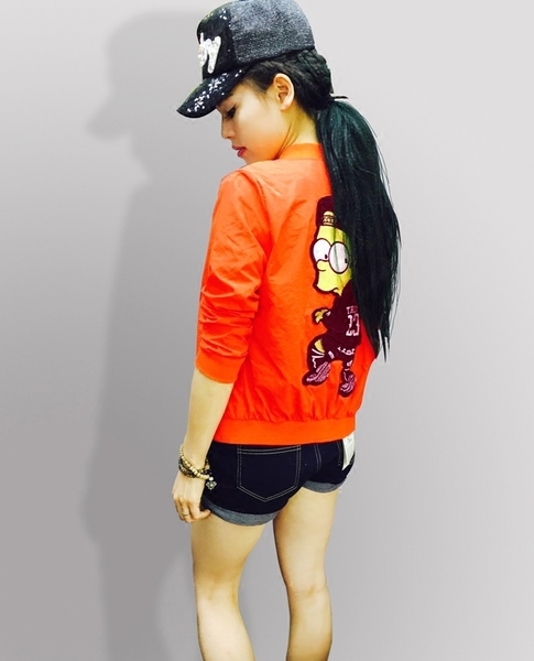 Спортно есенно яке с анимационни апликации- Черен Жълт Оранжев Бял цвят. 